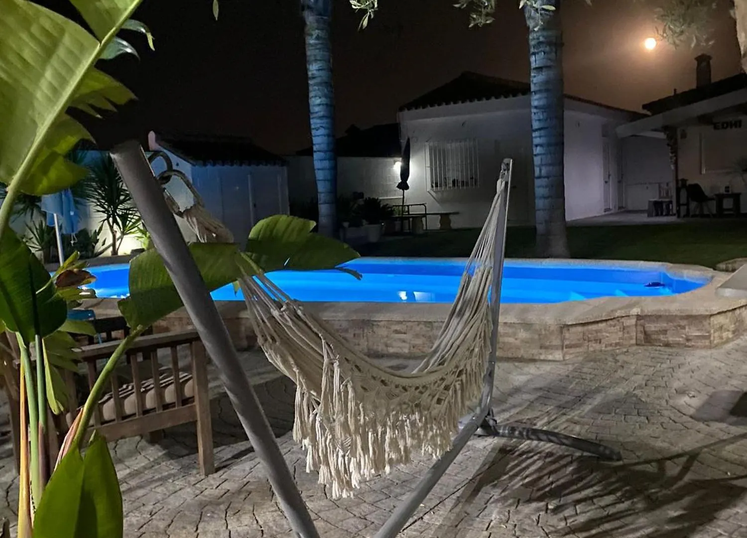 Acogedora Casa De Invitados Con Piscina 1 contacts